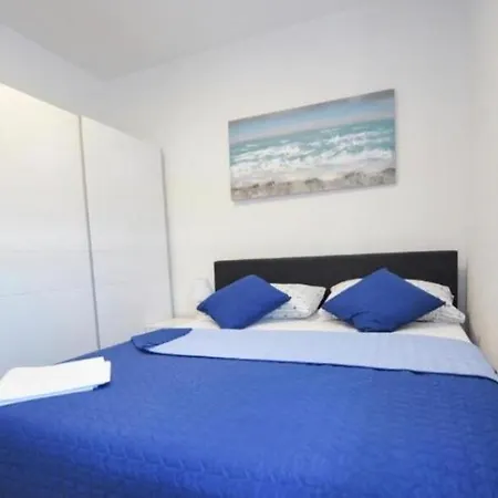 Blue Sky Apartment